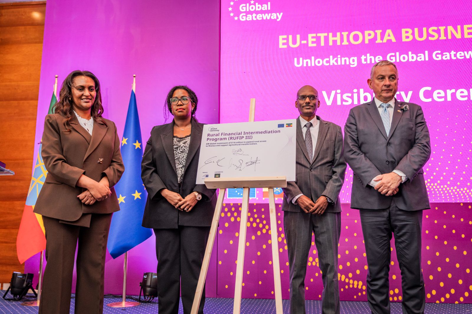 Presentation of the Global Gateway action plaque