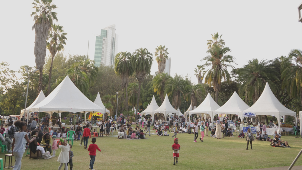 Shir Shir Bazaar — families across the trading lawn at full capacity